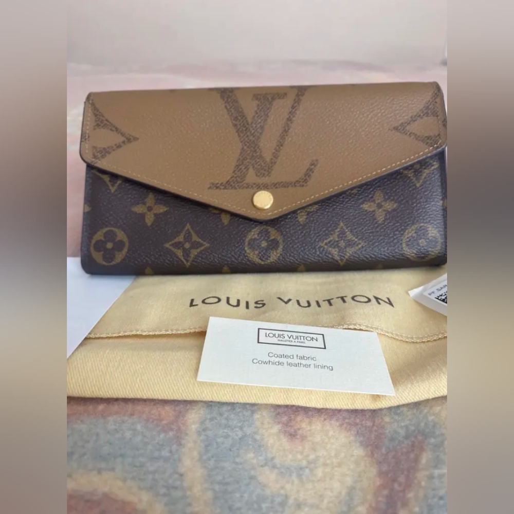 Louis Vuitton Sarah Wallet